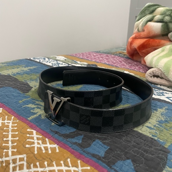 LV Initiales reversible belt - Picture 4 of 8